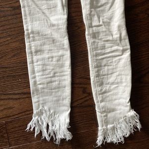 White Frame Le Skinny High waisted jeans with fringed bottoms